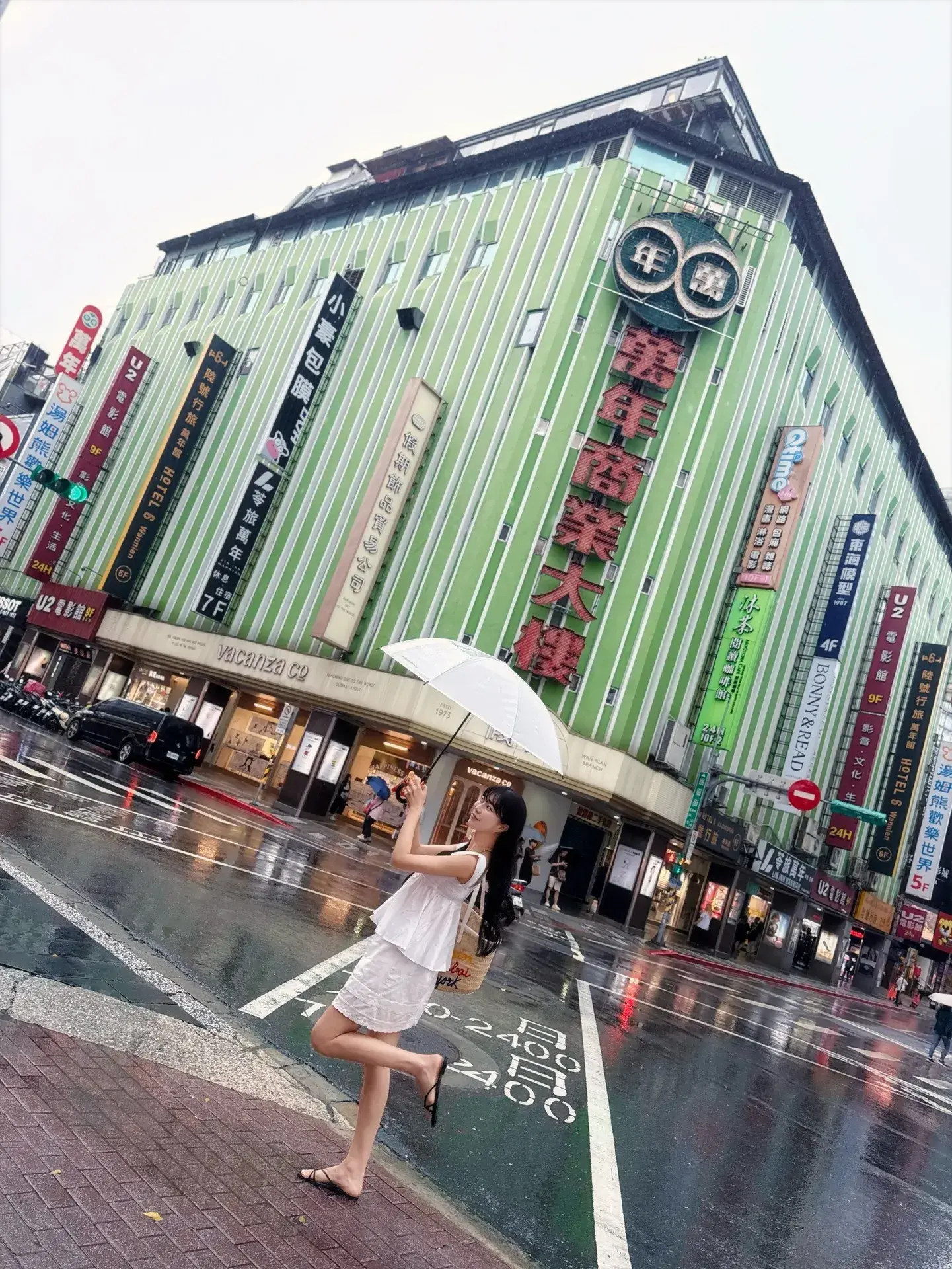 圖２：風格活潑幽默的「彩恩 Chanikku」채은 채니꾸 Lovyeun帶來「城市獵奇發現」，以街拍風格記錄旅途中充滿驚喜體驗與趣味細節，詮釋年輕世代眼中的感性臺北