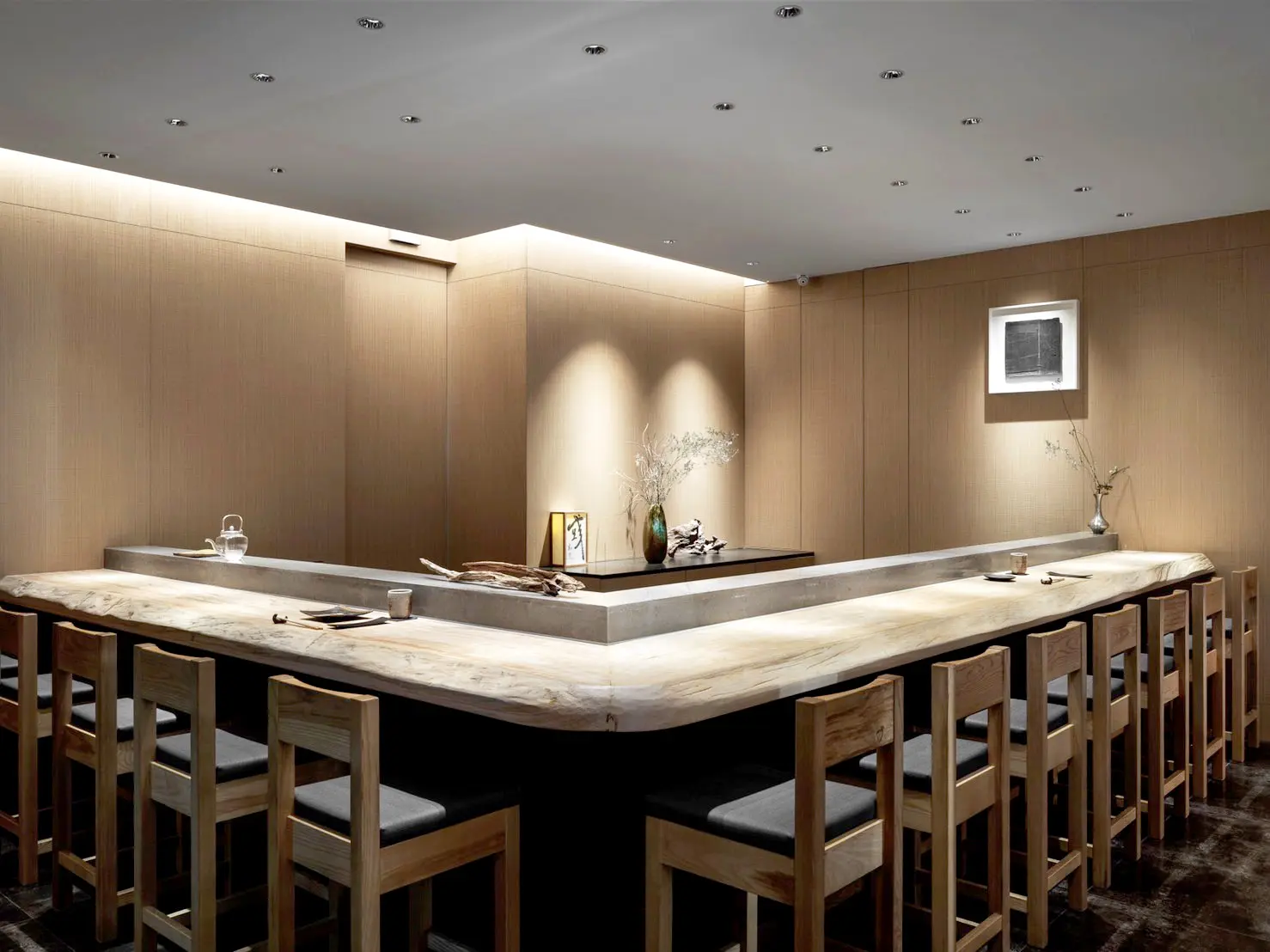 2025米其林摘星餐廳公布！《台灣米其林指南2025》 彧割烹提供精緻割烹體驗，簡約沉穩的裝潢風格，帶來獨特而私密的用餐體驗。.jpg 的副本