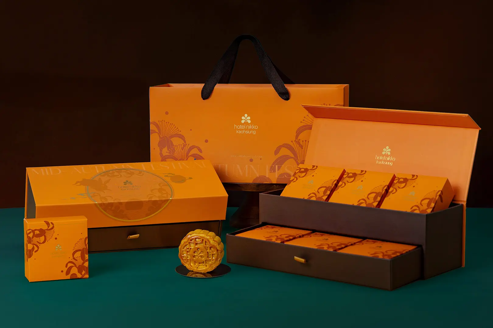 高雄日航酒店攜手百年老店中外餅舖 推出限量「日光月影」廣式月餅禮盒