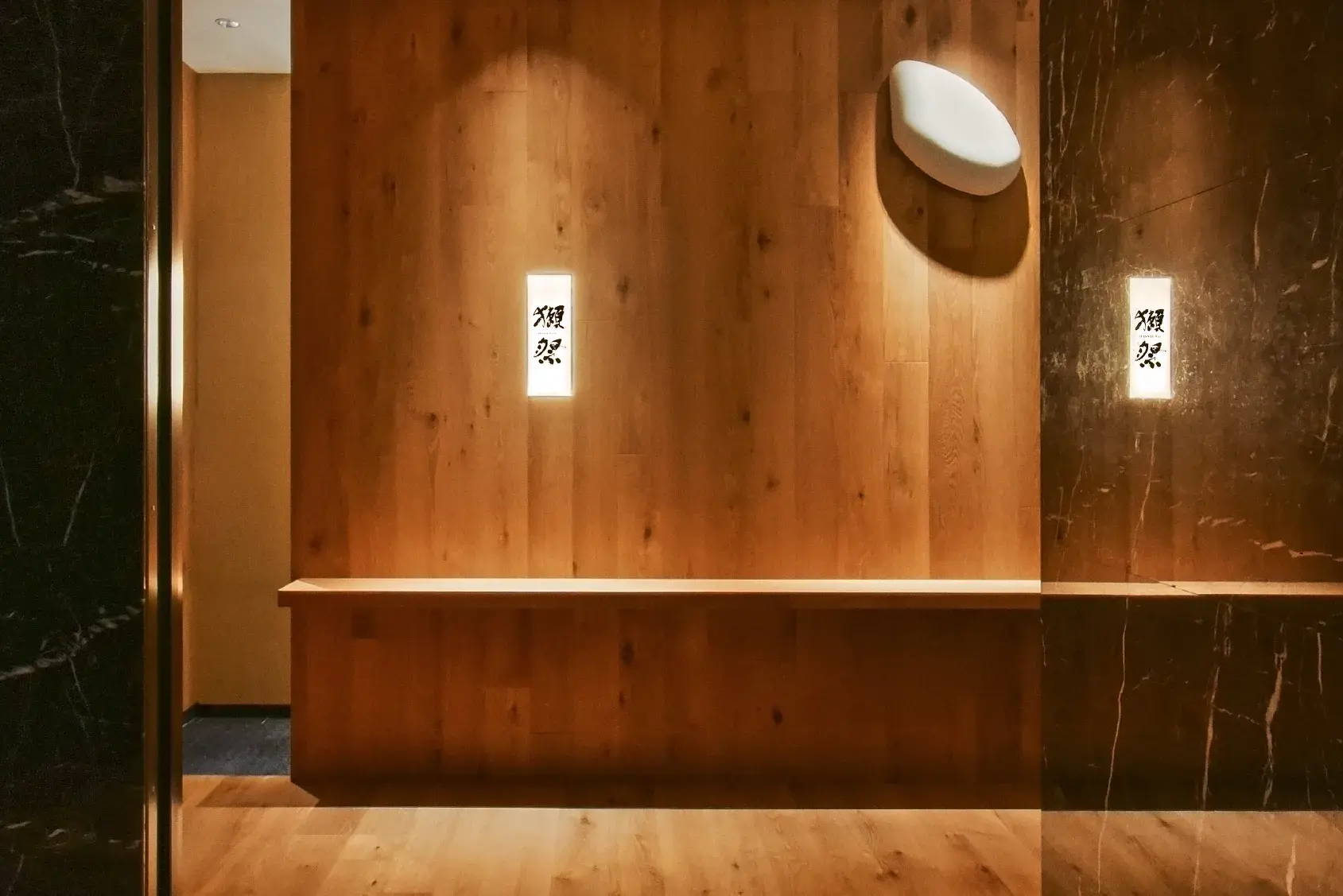 高雄然一酒店 酒店同時打造全球首間獺祭酒吧，獨家引進純米大吟釀獺祭全系列，為旅人帶來一場味覺與工藝並行的饗宴。 © The Amnis