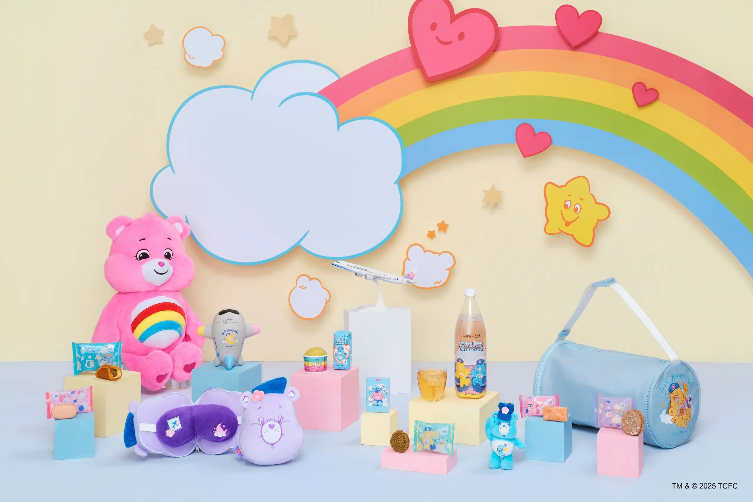 【華航 × 五桐號】中華航空攜手人氣飲品品牌五桐號與經典療癒角色 Care Bears™ Care Bears™ 將帶著笑容與祝福送上由五桐號特製的機上限定甜點與飲品