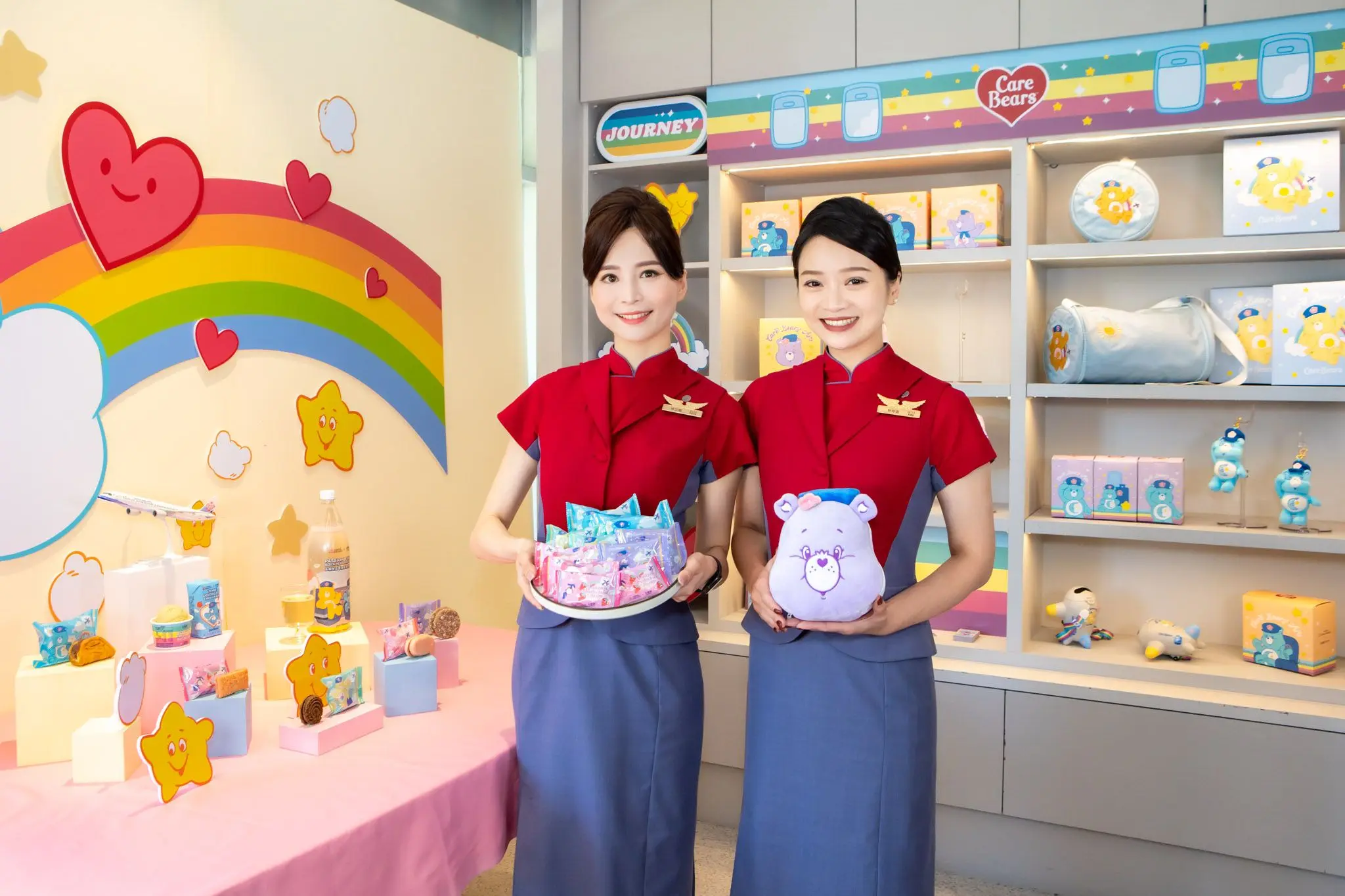 【華航 × 五桐號】中華航空攜手人氣飲品品牌五桐號與經典療癒角色 Care Bears™ 「rainbow Wonderland Party」以 Care Bears™ 彩虹能量為靈感