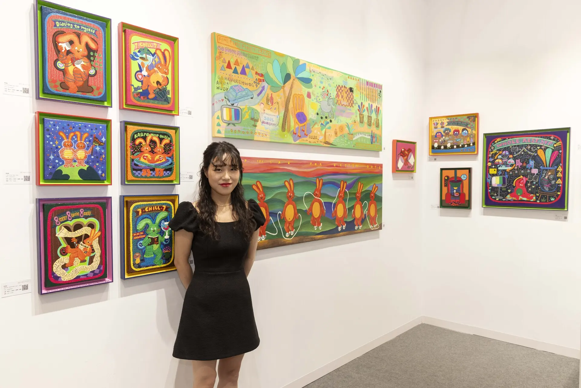 3.韓國藝術家鄭璥鏸與作品合影。