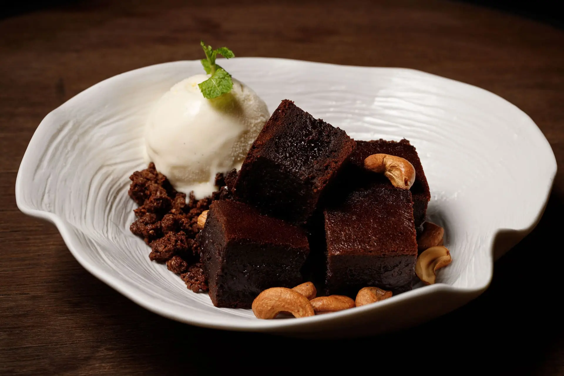 【賦樂旅居】酒吧 East End 辣味巧克力布朗尼與香草冰淇淋堅果