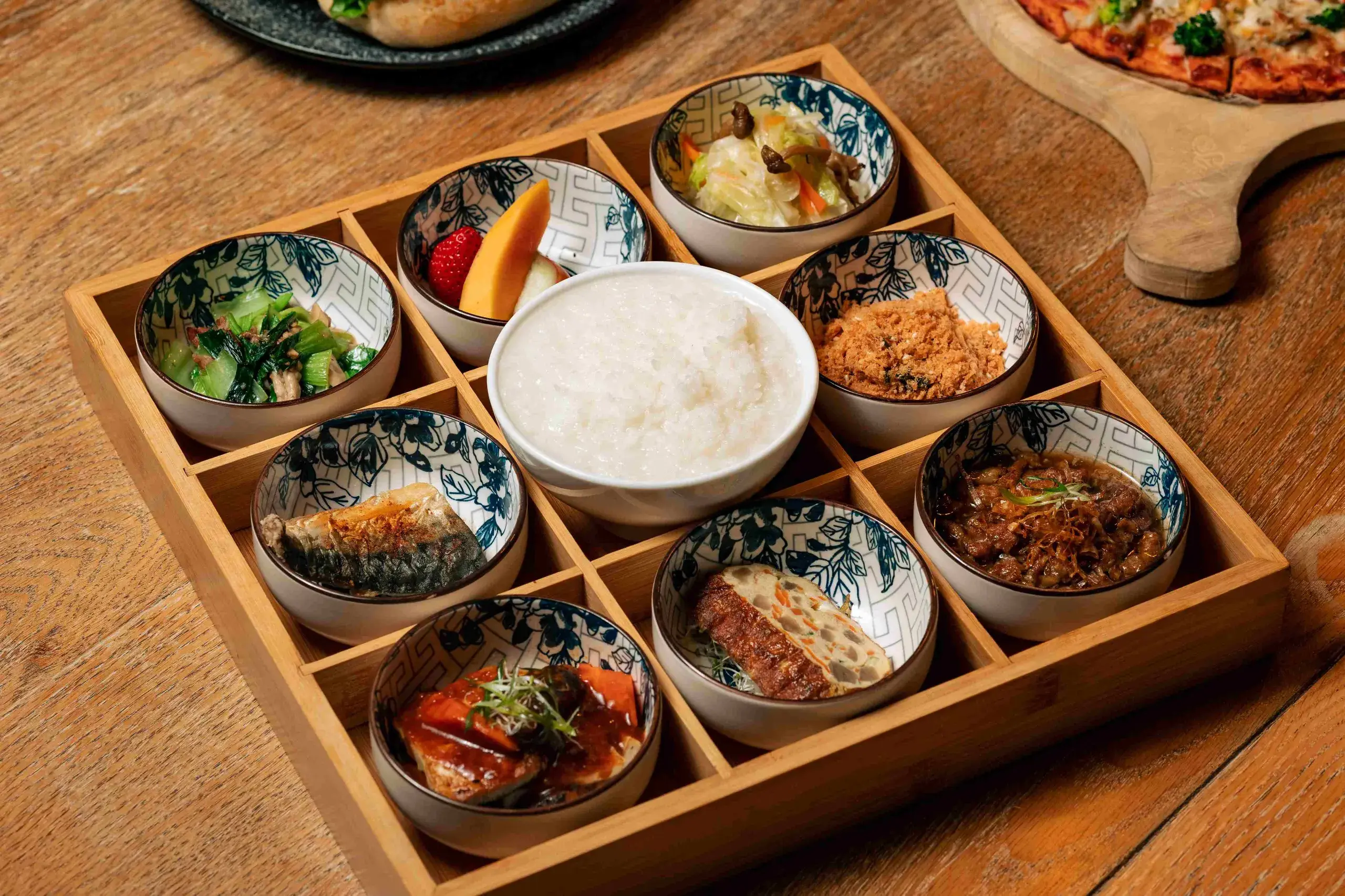 【虎尾春秋】「九宮格寶島粥」是旅人最愛的早餐選擇。