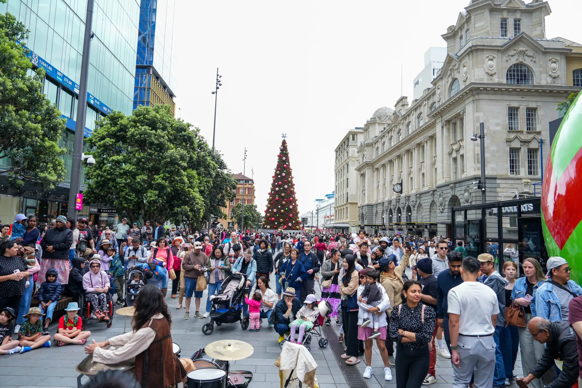 【shutterstock／pornmongkonp】紐西蘭奧克蘭熱鬧的聖誕市集