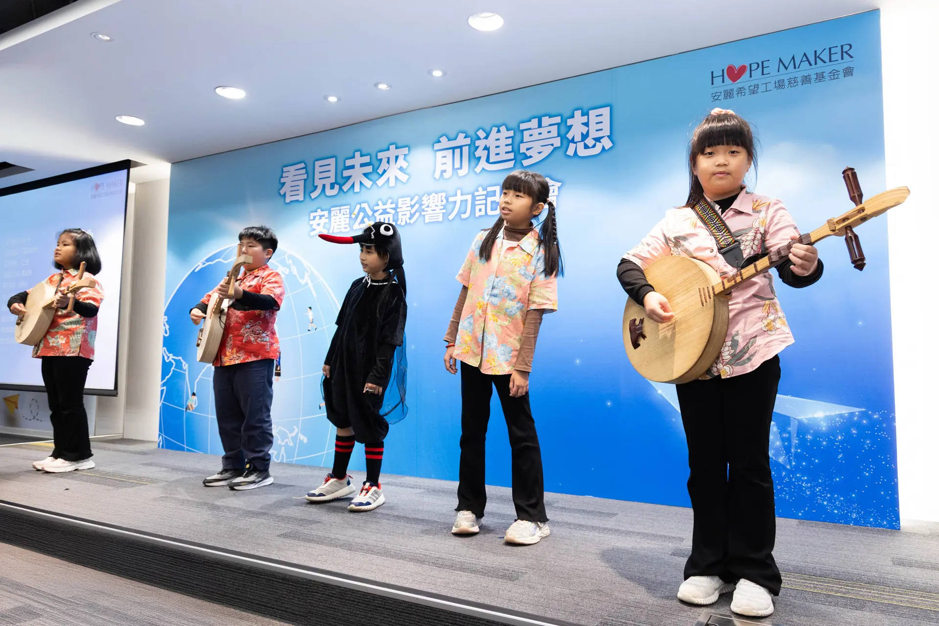 屏東縣滿州國小民謠隊精彩演出為記者會揭開序幕