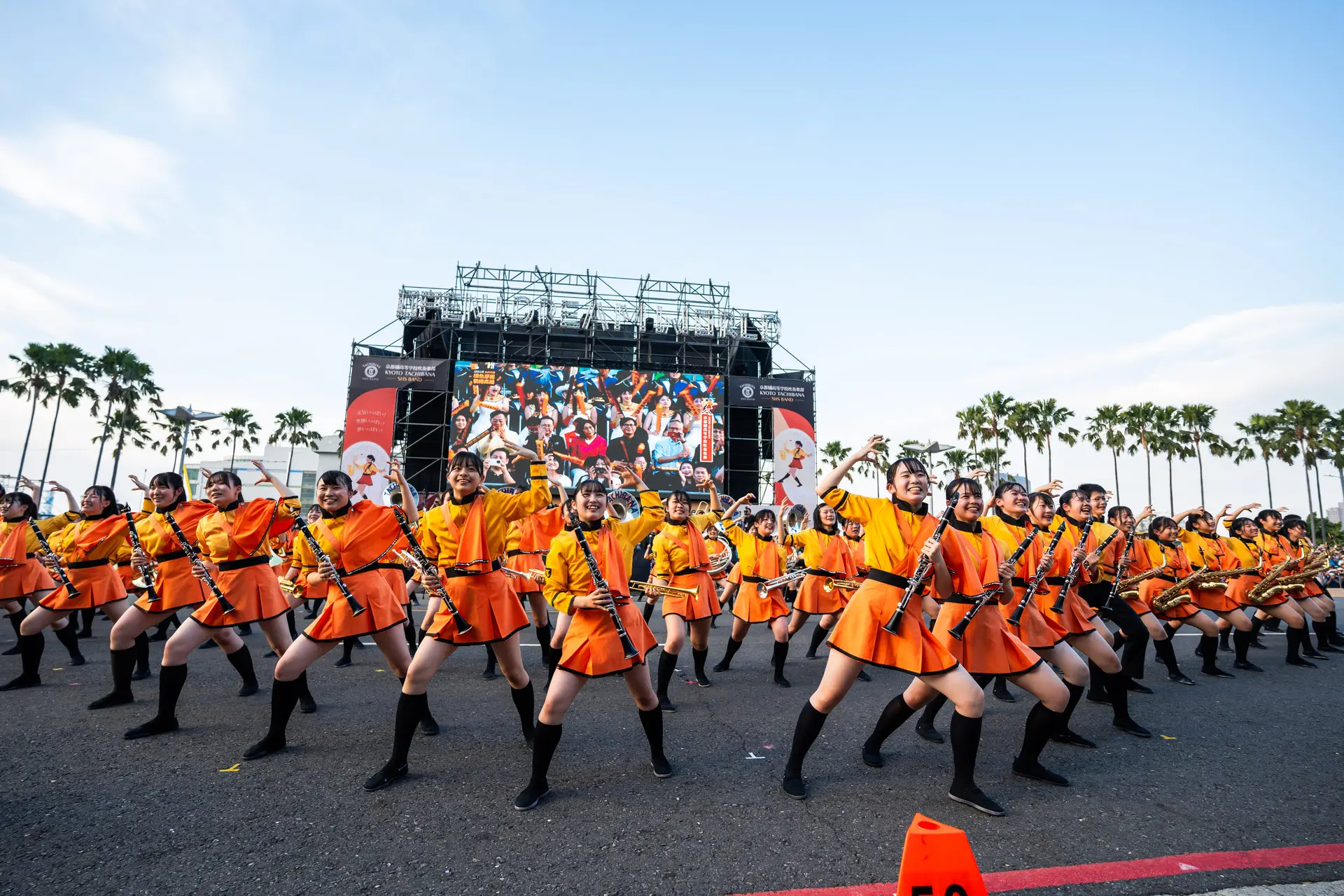 圖1 享譽國際、被譽為「橘色惡魔」的日本京都橘高校吹奏樂部