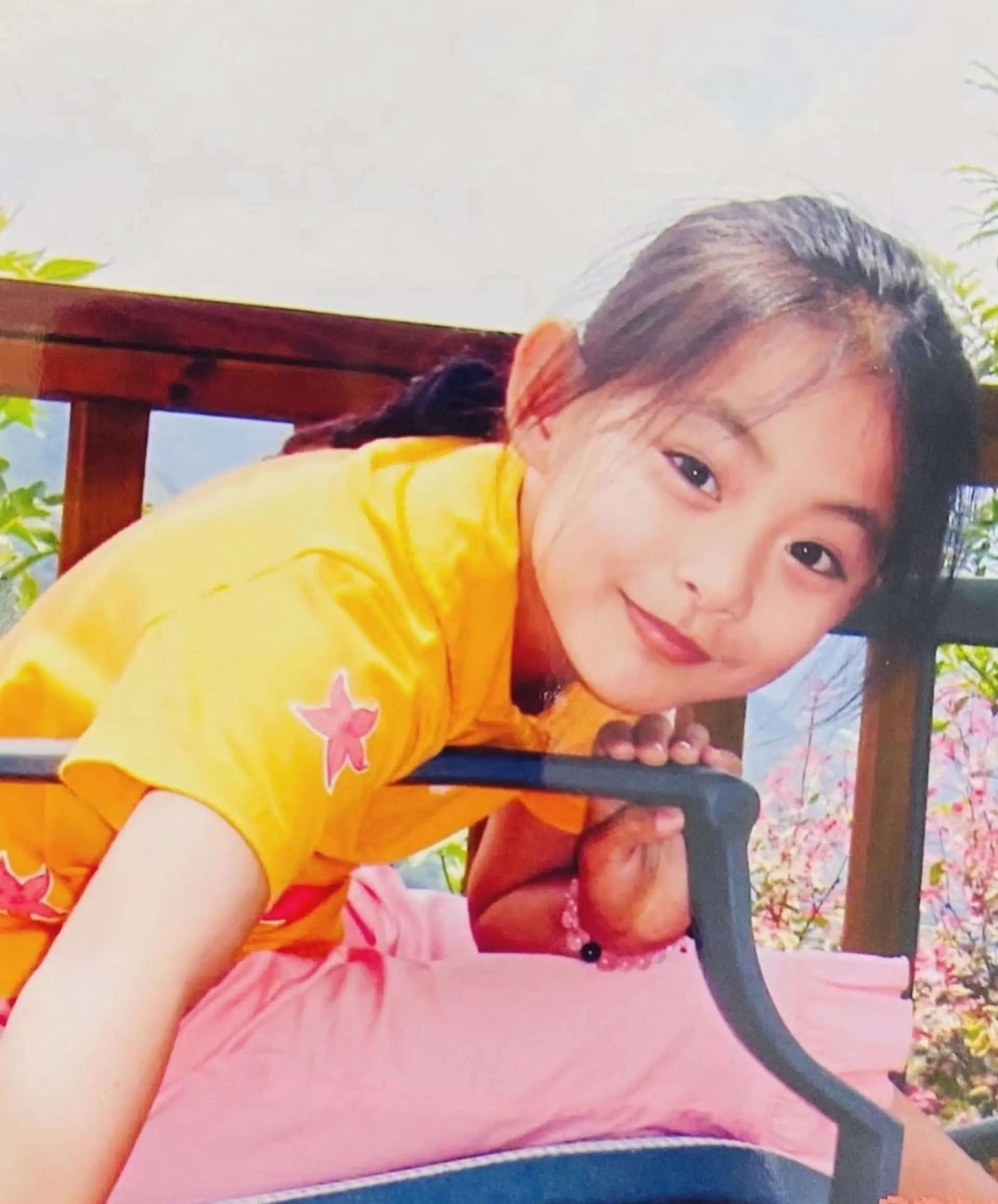 【thinkaboutzu】周子瑜 名人 幼時照01