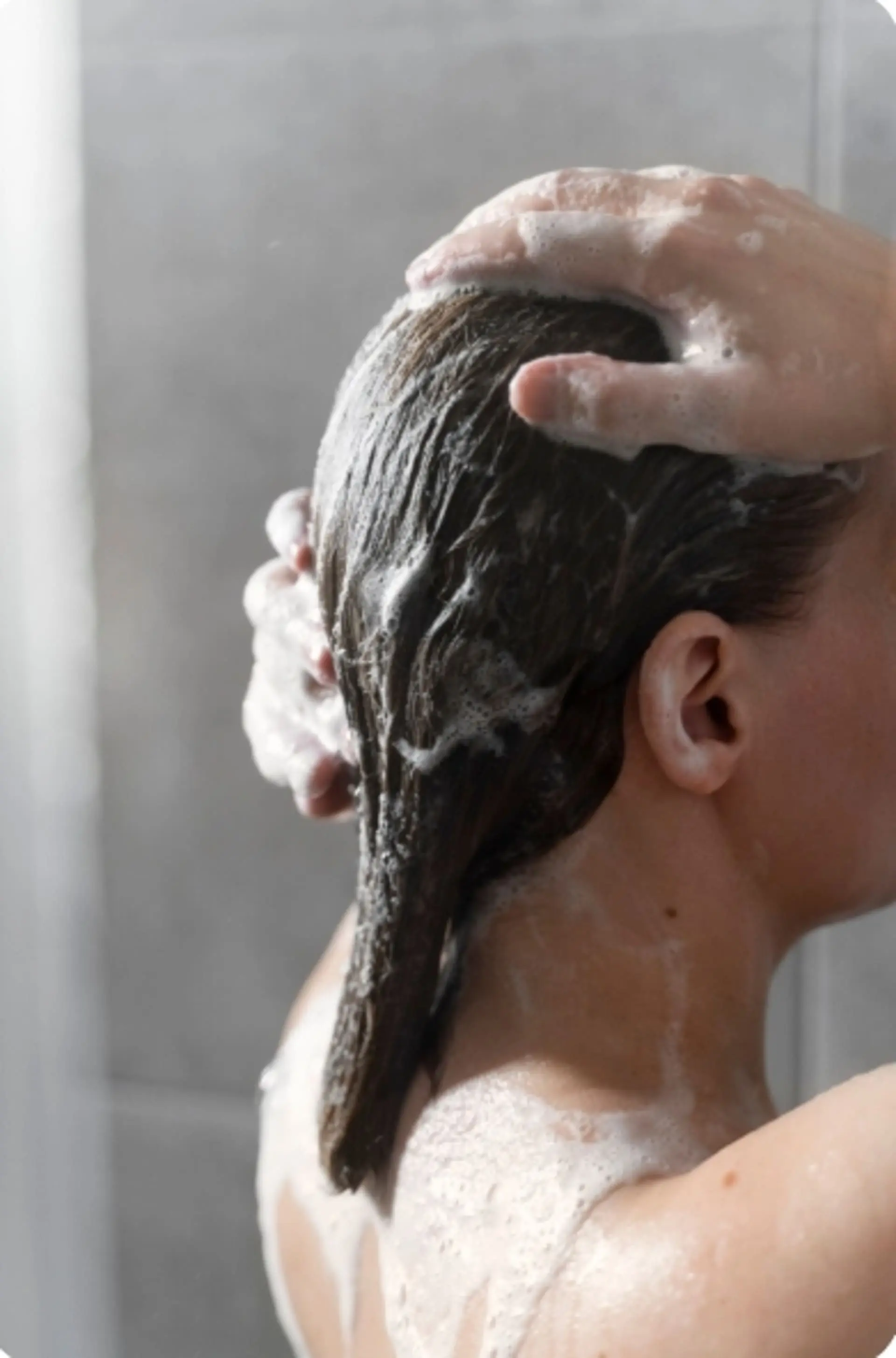 【freepik】洗頭 髮質 頭皮